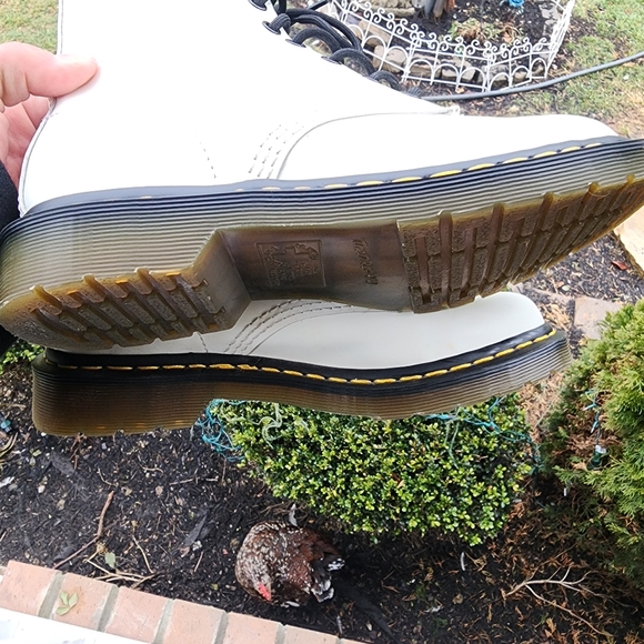 Dr. Martens 100% leather Women's boots size 8.  New worn once.  Last price drop - Picture 13 of 13